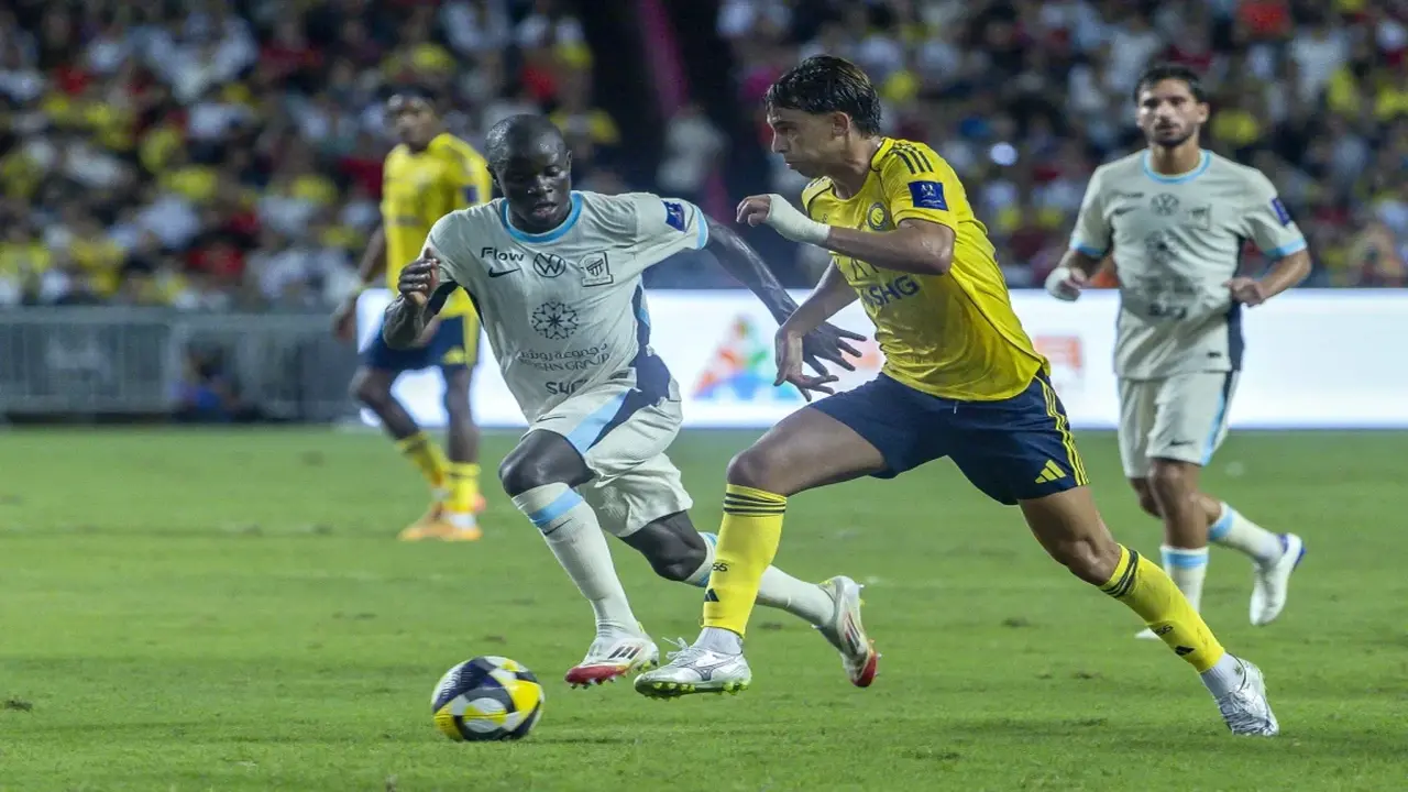 خطوة غير متوقعة.. الكشف عن كواليس رحيل نجمي النصر والاتحاد